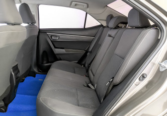 Подержанный автомобиль Toyota Corolla Sedan 2016 года (12 фото)