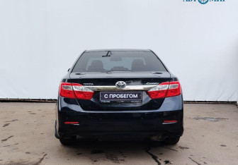 Подержанный автомобиль Toyota Camry Sedan 2013 года (7 фото)
