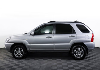 Подержанный автомобиль Kia Sportage 2007 года (8 фото)