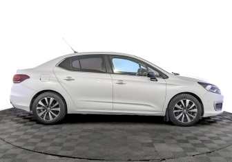 Подержанный автомобиль Citroen C4 Sedan 2018 года (4 фото)