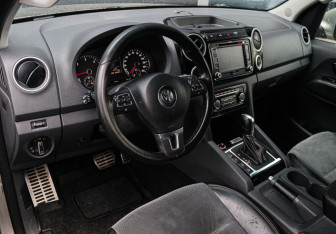 Подержанный автомобиль Volkswagen Amarok 2013 года (10 фото)