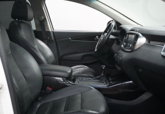 Подержанный автомобиль Kia Sorento 2016 года (11 фото)