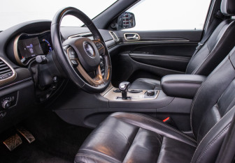 Подержанный автомобиль Jeep Grand Cherokee 2014 года (10 фото)