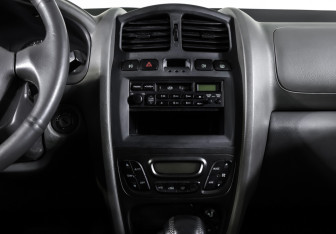 Подержанный автомобиль Hyundai Santa Fe 2002 года (14 фото)