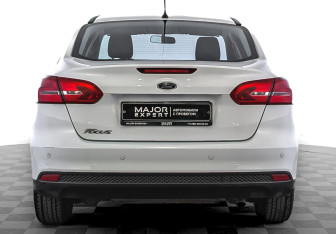 Подержанный автомобиль Ford Focus Sedan 2016 года (6 фото)