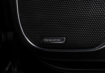 Подержанный автомобиль Hongqi H5 2023 года (18 фото)