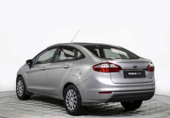 Подержанный автомобиль Ford Fiesta Sedan 2015 года (7 фото)