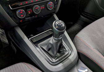 Подержанный автомобиль Volkswagen Jetta Sedan 2017 года (28 фото)