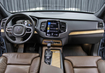 Подержанный автомобиль Volvo XC90 2020 года (16 фото)
