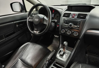 Подержанный автомобиль Subaru XV 2013 года (10 фото)