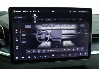 Подержанный автомобиль Zeekr 001 2023 года (21 фото)