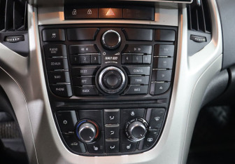 Подержанный автомобиль Opel Astra Hatchback 2011 года (19 фото)