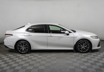 Подержанный автомобиль Toyota Camry Sedan 2021 года (4 фото)