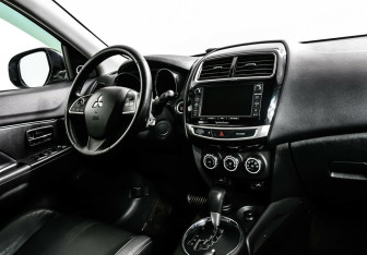 Подержанный автомобиль Mitsubishi ASX 2014 года (8 фото)