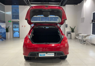 Подержанный автомобиль Peugeot 308 Hatchback 2011 года (7 фото)