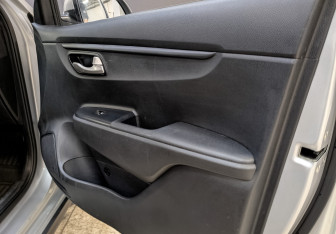 Подержанный автомобиль Kia Rio Hatchback 2021 года (24 фото)