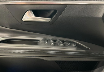 Подержанный автомобиль Peugeot 5008 Suv 2018 года (18 фото)