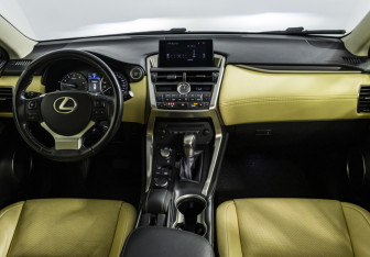 Подержанный автомобиль Lexus NX 2015 года (12 фото)