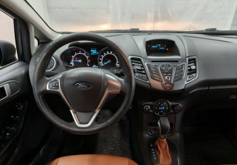 Подержанный автомобиль Ford Fiesta Hatchback 2016 года (10 фото)