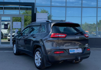 Подержанный автомобиль Jeep Cherokee 2014 года (7 фото)