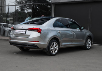 Подержанный автомобиль Skoda Rapid Liftback 2022 года (4 фото)