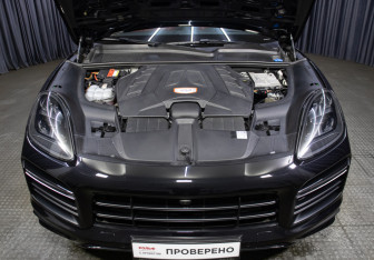 Подержанный автомобиль Porsche Cayenne 2018 года (9 фото)