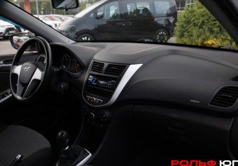 Подержанный автомобиль Hyundai Solaris Sedan 2011 года (7 фото)