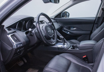 Подержанный автомобиль Jaguar E-Pace 2018 года (10 фото)