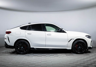 Подержанный автомобиль BMW X6 2021 года (4 фото)