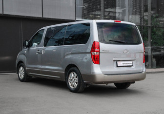 Подержанный автомобиль Hyundai H-1 2016 года (6 фото)
