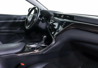 Подержанный автомобиль Toyota Camry Sedan 2019 года (9 фото)