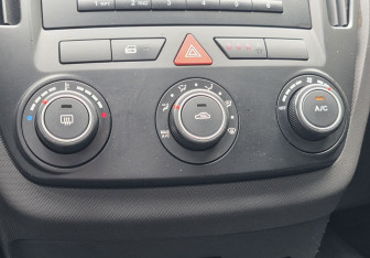 Подержанный автомобиль Kia Ceed Wagon 2008 года (14 фото)