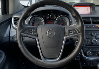Подержанный автомобиль Opel Mokka 2015 года (13 фото)