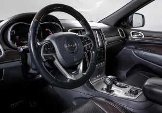 Подержанный автомобиль Jeep Grand Cherokee 2013 года (33 фото)