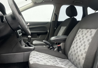 Подержанный автомобиль Ford Focus Wagon 2006 года (10 фото)
