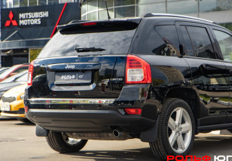 Подержанный автомобиль Jeep Compass 2012 года (20 фото)