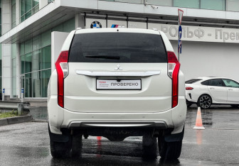 Подержанный автомобиль Mitsubishi Pajero Sport 2018 года (6 фото)