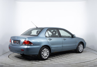 Подержанный автомобиль Mitsubishi Lancer Sedan 2007 года (5 фото)