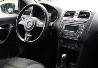 Подержанный автомобиль Volkswagen Polo Sedan 2012 года (12 фото)