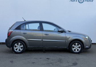 Подержанный автомобиль Kia Rio Hatchback 2011 года (4 фото)