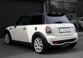 Подержанный автомобиль MINI Hatch 2008 года (7 фото)