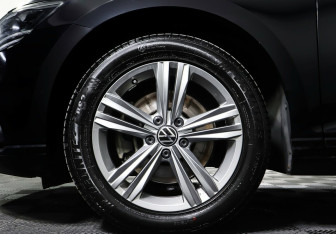 Подержанный автомобиль Volkswagen Passat Sedan 2021 года (8 фото)