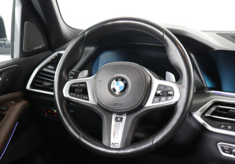 Подержанный автомобиль BMW X5 2019 года (13 фото)