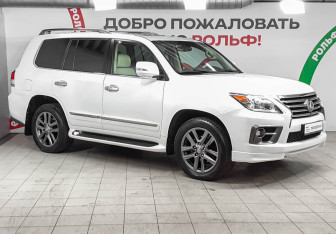 Подержанный автомобиль Lexus LX 2014 года (3 фото)