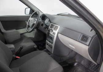Подержанный автомобиль LADA (ВАЗ) Priora Hatchback 2011 года (9 фото)