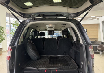 Подержанный автомобиль Ford Galaxy 2008 года (7 фото)