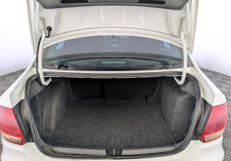 Подержанный автомобиль Volkswagen Polo Sedan 2019 года (10 фото)