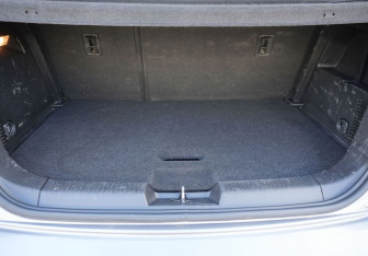 Подержанный автомобиль Chevrolet Aveo Hatchback 2012 года (9 фото)