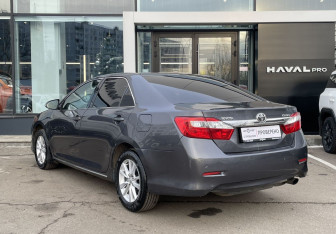 Подержанный автомобиль Toyota Camry Sedan 2012 года (7 фото)