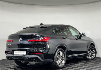 Подержанный автомобиль BMW X4 2021 года (2 фото)